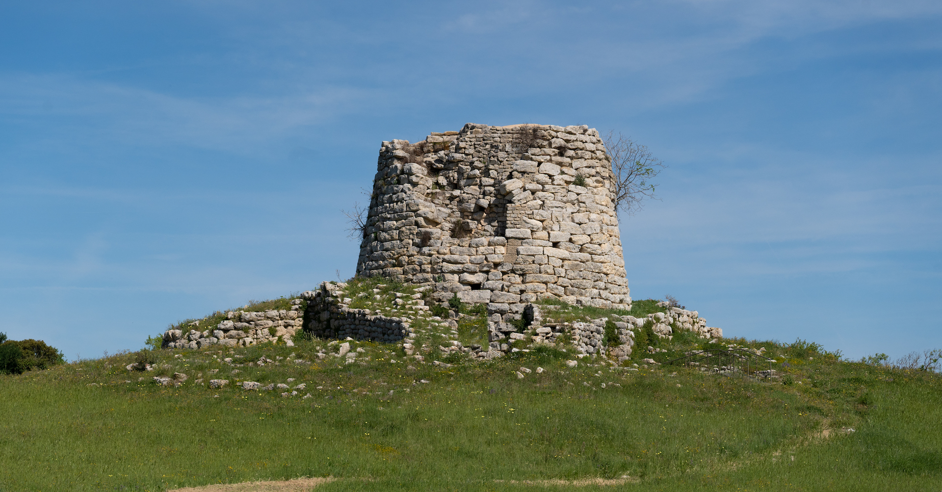 Nuraghe IS PARAS ISILI