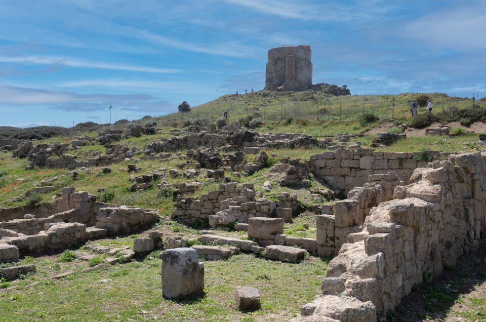 Tharros: storia e immagini nel sito di Cabras