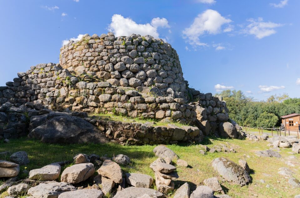 Nuraghe La Prisgiona : Storia e Immagini nel sito di Arzachena