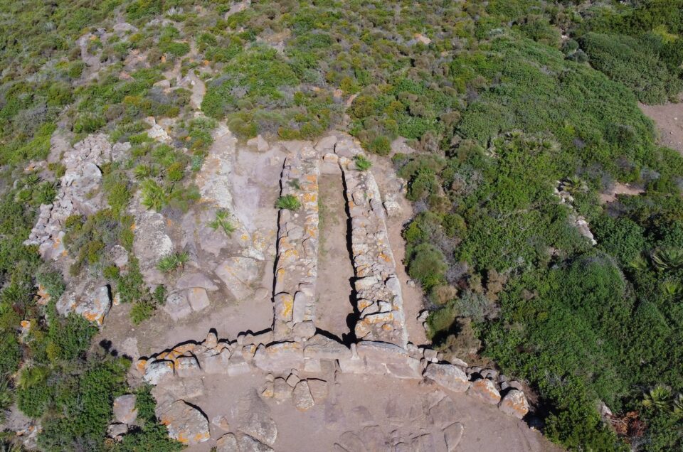 Scopri Su Niu de Su Crobu a Sant’Antioco: La Tomba dei Giganti