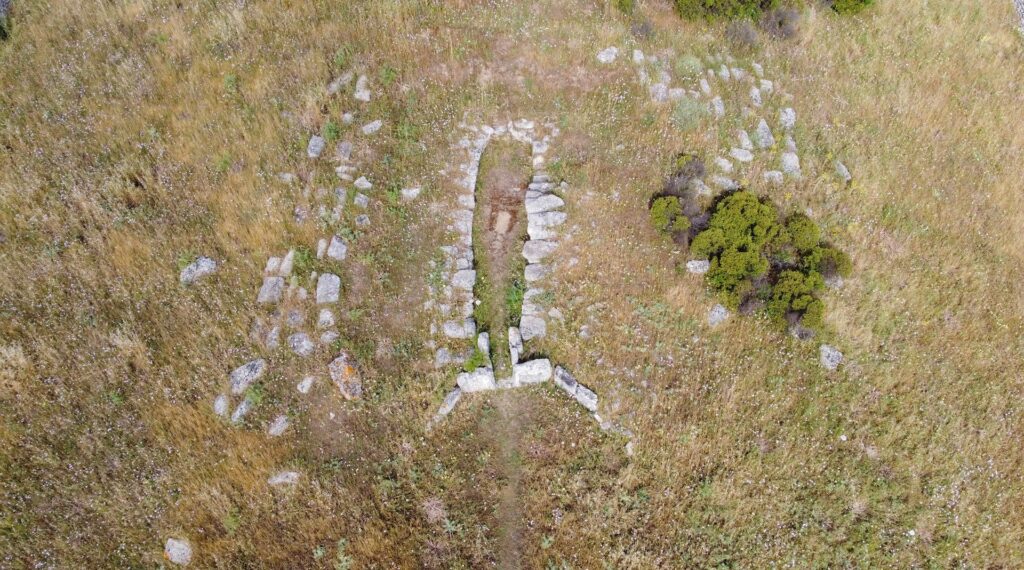 immagini tomba dei giganti Aiodda